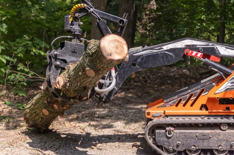 Excavator equipment for root cutting and stump work